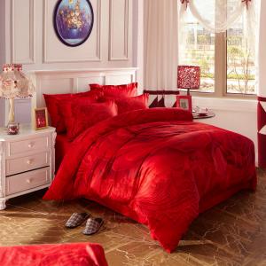 China Most Comfortable 4 Piece Bedding Set For Wedding Bedroom Bright Red Color supplier