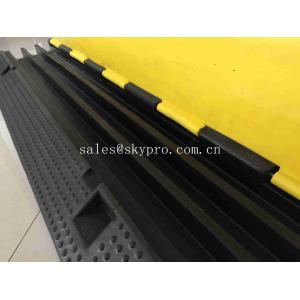 China 3 Channels Heavy Duty Rubber Cable Ramp Protector PVC Channel Speed Hump supplier