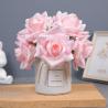 Flor de simulación de gama alta con un ramo de rosas hidratante e hidratante, con un borde rizado de 5 cabezas, decorado con flores falsas para bodas