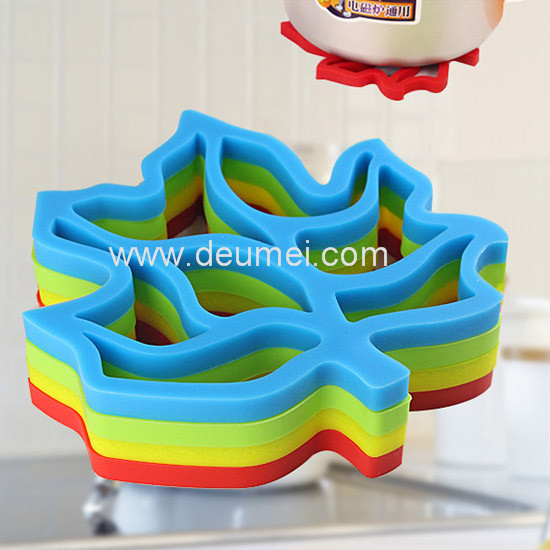 High Quality Practical Creative Insulation Silicone Maple Leaf shape Green Color Table mat