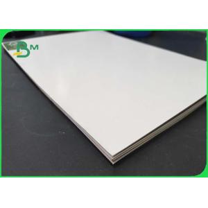 China Suavidad y tablero blanco suavemente cubierto con grueso aprobado del FSC de la parte posterior del gris diverso wholesale