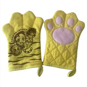 China New Design Cartoon Tiger Paw Cotton Oven Gloves Heat Resistant For Baking supplier
