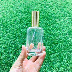 China La botella de perfume 30ML rocía la botella de vidrio rectangular de gama alta del perfume de la boca del tornillo de botella de perfume en existencia wholesale