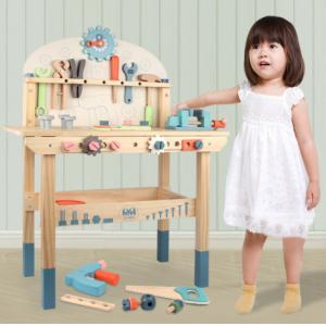 Manutenção multifuncional da simulação dos brinquedos educacionais de madeira das meninas