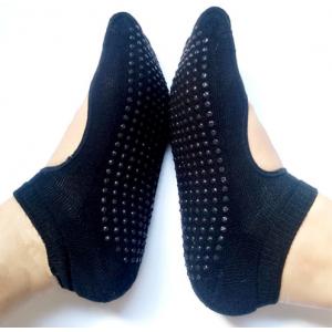 China Unique Design Pilates Sticky Socks Quick Dry Anti Bacterial Barre Socks Customized Color Safety Socks wholesale