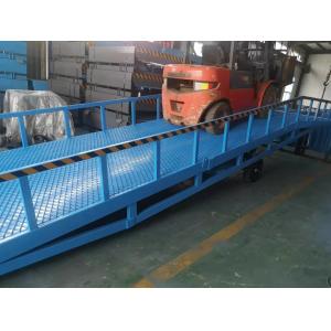 China 10T Manual Vertical Mobile Dock Levelers Container Unloading Ramps supplier