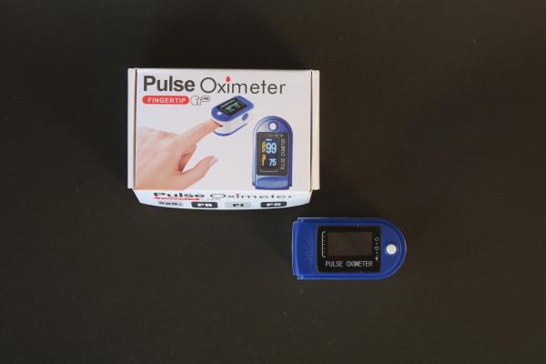 Large OLED Display Finger Pulse Oximeter Monitor SPO2 With Batteries