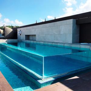Villa Pool Outdoor Edge to Edge Tempered Fiberglass Pool Glass Swimming Pool Wall
