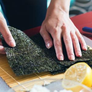 Dark Green Yaki Sushi Nori Dried Seaweed With Natural Seaweed Flavor