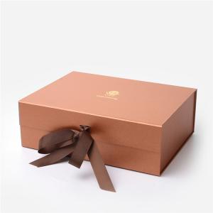 China Luxury Magnetic Paper Folding Gift Box Embossing And Debossing supplier