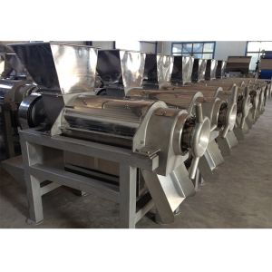 China きれいになること容易な2T/H SUS304のココナッツJuicing機械 wholesale