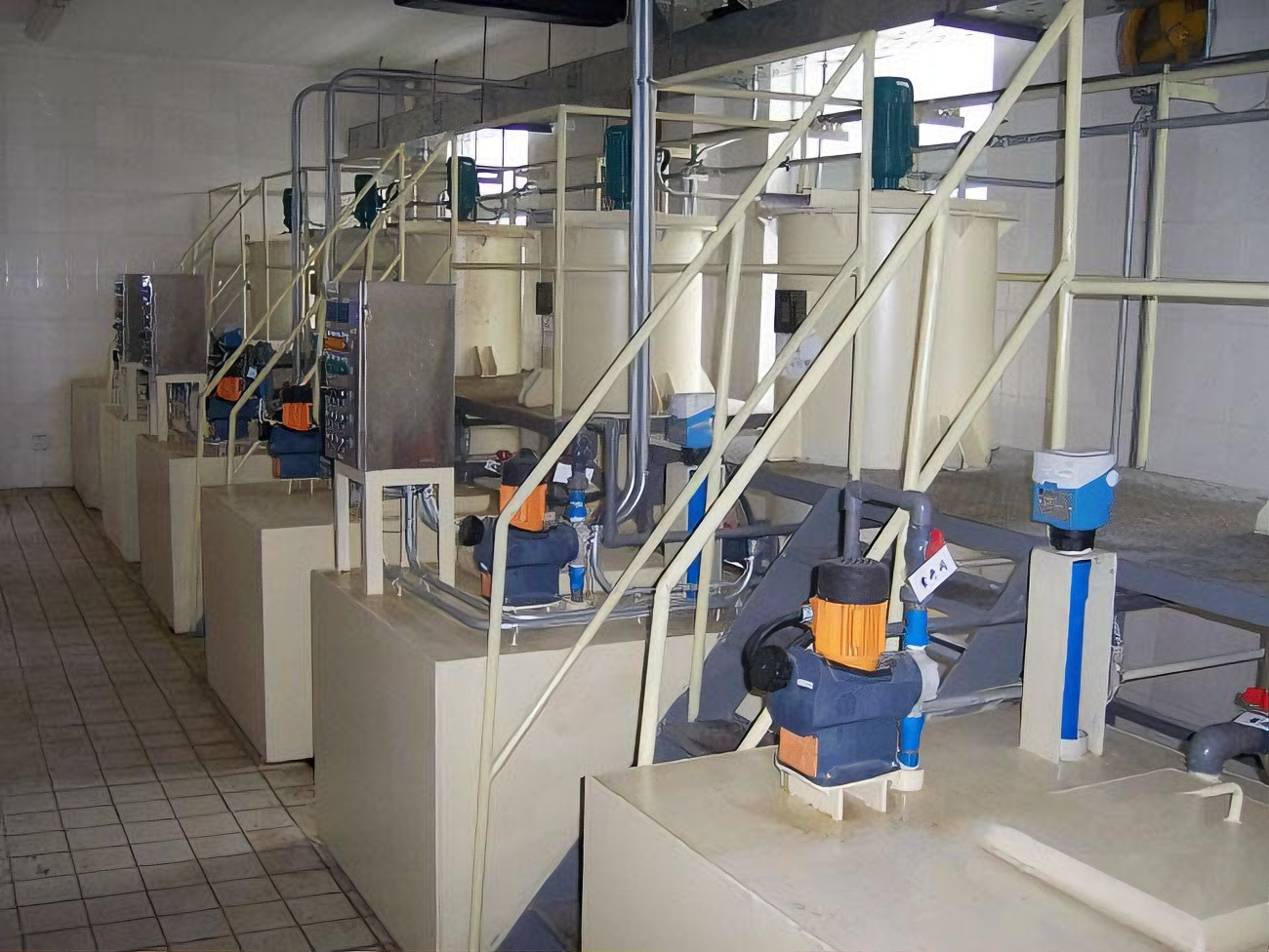 China Système de dosage d'acide automatisé 1 – 100L/Hv Pompe doseuse automatique pour eaux usées supplier