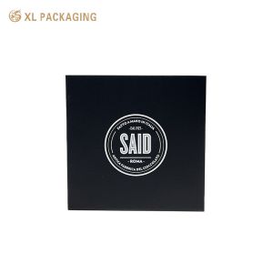 China 高級チョコレートギフトボックス 輝く/マットラミネーションパッケージ マカロンのギフトボックス PVC入り 食品紙 カードボルト チョコレートキャンディ 硬い箱 wholesale