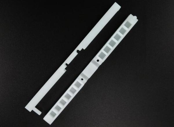 Peças plásticas de alta elasticidade da barra do suporte dos produtos 100mm PMMA