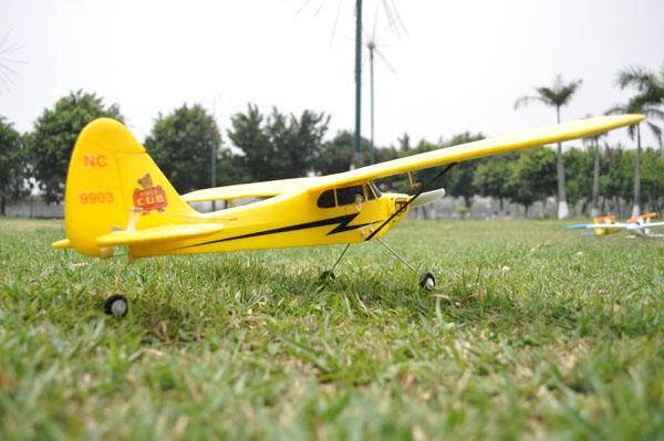 反の安く4つのチャネルの小型パイパーJ3カブス プラグ アンド プレイRCの平面-衝突の電動機