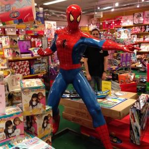China Fiberglass Marvel Spider Man Statue Life Size Spiderman Statue supplier
