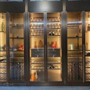 China Wooden Cigar Display Cabinet Luxury Wine Cabinet Customized supplier