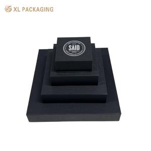 China 高級チョコレートギフトボックス 輝く/マットラミネーションパッケージ マカロンのギフトボックス PVC入り 食品紙 カードボルト チョコレートキャンディ 硬い箱 wholesale