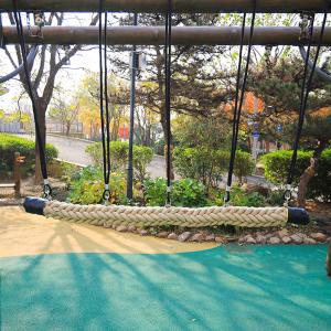 China Outdoor Tree Rope Bridge 2.5m 4m Commercial Playground Game Equipment supplier
