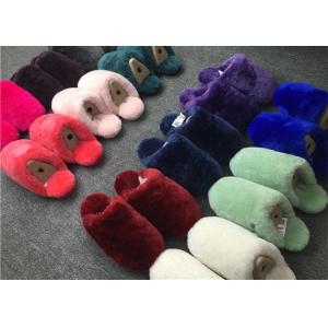 China Dyed Colors Indoor Womens Fur Lined Slippers Soft Sole Moisture Absorption supplier