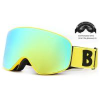 China Detachable Ski Goggles Anti Scratch OTG Design Three Layer Foam Thickness 15mm on sale