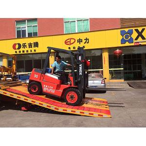 China Diesel Powered Warehouse Lift Truck XinChai Engine 20km/H Max Driving Speed supplier