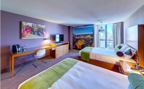 Мебель спальни роскошного отеля двуспальных кроватей твердая деревянная с доской