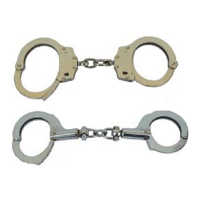 China Real Metal Irish Handcuffs Anti Riot Police Equipment For Criminals Prisoners Outlaws supplier