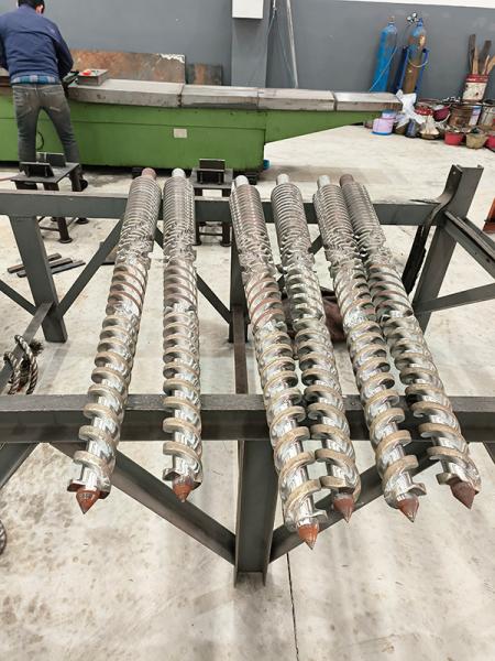 Max Output Up To 1000kg/H Barrel And Screw Combination With 2-4mm Bimetallic Layer Thickness