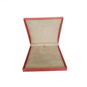 China Small Pink Rigid Cardboard Luxury Gift Boxes Portable Bracelet Packaging Personalised Jewelry Boxes supplier