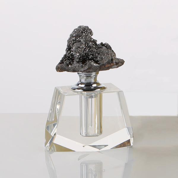 China 60*82mm Laser Engraved Crystal Perfume Bottle with Agata Stone Lids for Essential Oils and Attar supplier