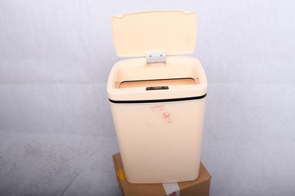 8L Small Trash Can With Lid , Eco - Friendly Touchless Motion Sensor Trash Can