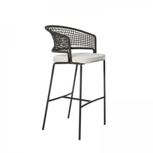 H109cm W55cm Black And Wicker Bar Stools , Wicker Counter Height Stools For Backyard