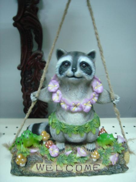 Customized Garden Decorative Epoxy Resin Crafts Racoon Playing on Swing with Solar Light