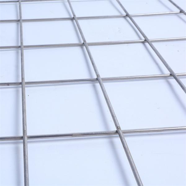 Galvanized Welded Roll Mesh Fence Low-carbon Iron Wire Coated Galvanized Iron Wire Mesh