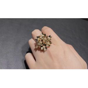 China Handmade 18K Gold Diamond Ring With Mirror Polished 8 Flowers Design supplier