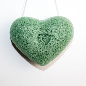 Heart Shaped Green Tea Konjac Sponge Balance PH Face Sponge For Foundation