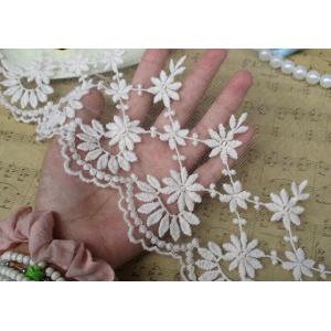 China Embroidered Alibaba China Wholesale Embroidered Chemical White flower Lace Fabric trimming for dress sale supplier