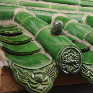 China Green Japanese Glazed Roof Tile Plain Old Tiled Roof House Handmade Sculpture supplier