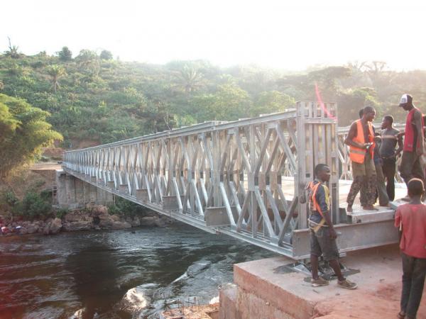 Acuerdo de acero del puente de braguero de Bailey de la cubierta de la madera