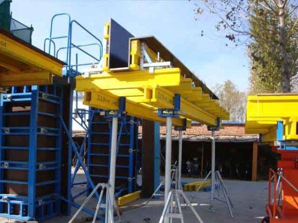 Beam clamp for supporting the beam Table Formwork