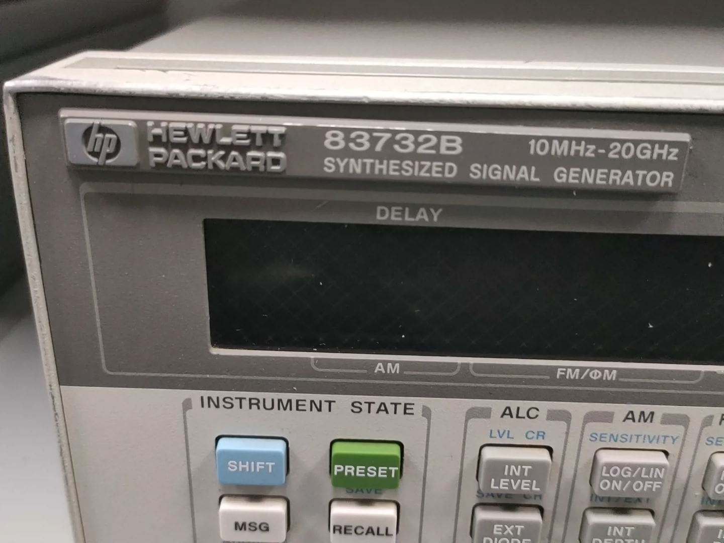 10 MHz – 20 GHz High Purity Synthesized Signal Generator RF Signal Generator HP Agilent 83732B