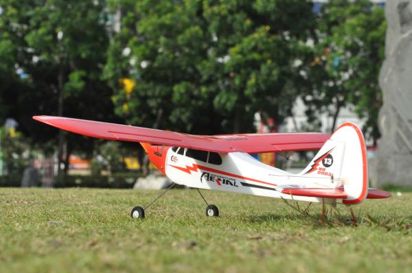 Mini transmisor controlado de radio antichoque del aeroplano modelo del gaitero J3 Cub del diseño 2.4Ghz 4ch