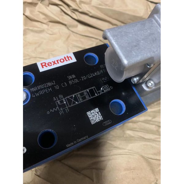 REXROTH Proportional Directional Valve with Direct-Operated Design and Spring-Centered Spool for Proportional Flow Control