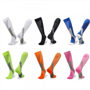 Polyester Long Soccer Grip Socks Knee High Soccer Socks Reducing Muscle Vibration