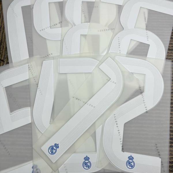 China Numéros de transfert de chaleur sensibles à la pression, lavables en machine, en plusieurs couleurs pour les logos de maillots sérigraphiés personnalisés wholesale