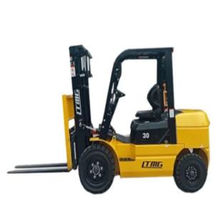 China Different Color 14m Lift Heightr Telescopic Forklift Truck Heavy Consruction Machinery With High Material Tire supplier