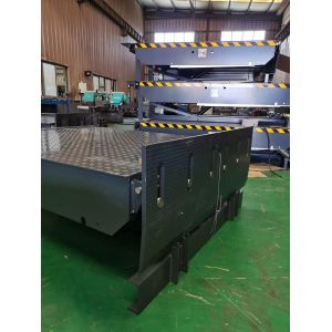 China Pit Mounted Hydraulic Dock Levelers avec la lèvre d'arrêt de décroissance pour la sécurité tandis que fonctionnement de chariot élévateur supplier