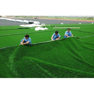 China Gramado artificial verde flexível da grama do campo atlético do relvado para o telhado do balcão do jardim da pista de decolagem supplier