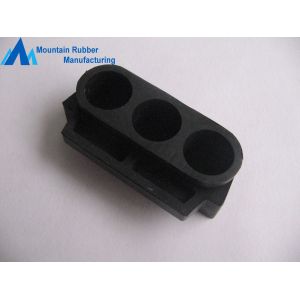 China Le caoutchouc résistant à la température de trous noirs faits sur commande du silicone trois branche des canons isolants supplier